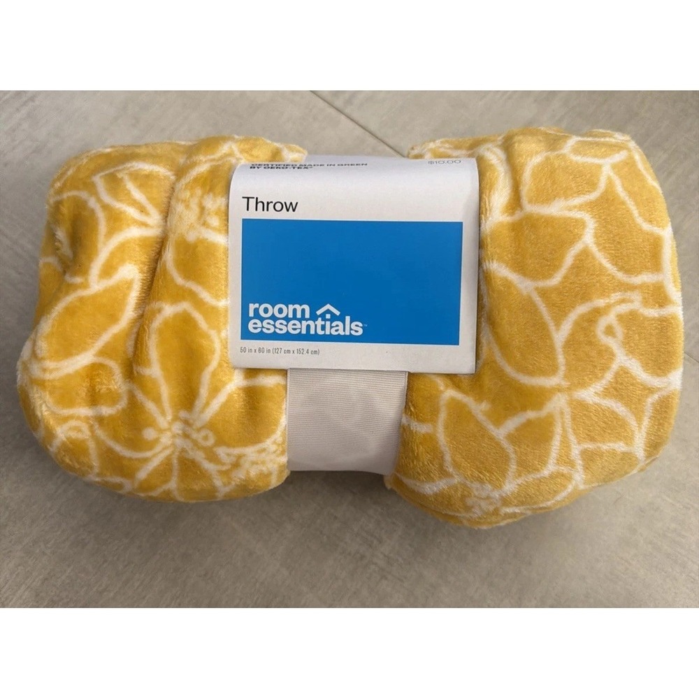 Room Essentials Plush Throw Blanket 50"x 60" - Yellow Floral Printed - NEW